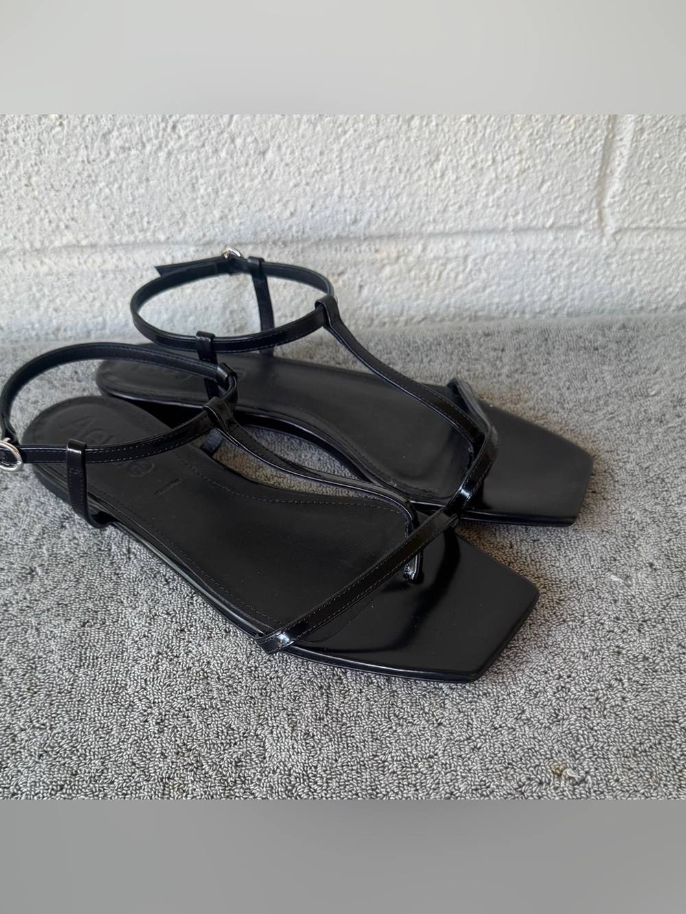 Aeyde Ella Thong Laminated
Black Leather Size US 8.5